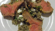 Carré d'agneau à la moutarde aux deux graines et ses pâtes aux trompettes de la mort