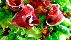 Salade andalouse au jambon de Serrano et chorizo