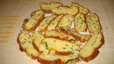 Cake aux courgettes, chèvre et noisettes