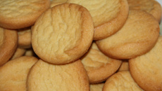 Palets Bretons, caramel beurre salé et Chantilly