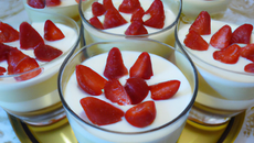 Verrines de tiramisu aux fraises, riches en fruits