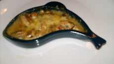 Cassolette de Saint Jacques et crevettes sauce safranée