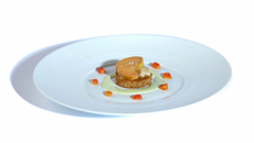 Huîtres Pousses en Claires Marennes Oléron pochées dans leurs jus, toastées d'un Pain de Campagne au Foie Gras fumé, et sa crème iodée