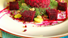 Salade croquante à la vinaigrette de betterave