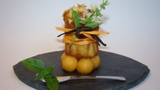 Moelleux au melon, basilic, et sirop de porto blanc vanillé