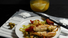 Fricassée de poulet aux spaghettis de courgette amandes et citron confit