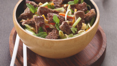 Salade Bobun et son haché au bœuf en émincés