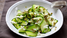 Tagliatelles de courgettes au pesto et à la féta