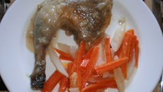 Cuisse de pintade sauce vin/champigon avec carottes et navet.