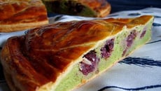 Galette à la pistache et aux cerises griottes