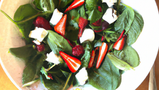 Salade d'épinards et fraises au chèvre