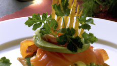 Mille-feuille de saumon fumé à l'avocat