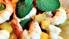 Gambas sautées, légumes crus du moment, menthe et mangue au yaourt coco