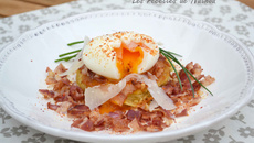 Galettes de pommes de terre et œuf mollet "façon carbonara"