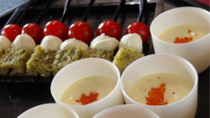 Verrines de mousse d'œufs brouillées, œufs saumon et pesto