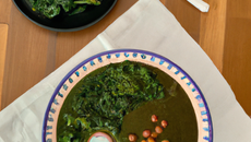 Soupe de pois chiches aux épinards et au tahin