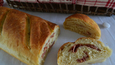 Pain au jambon cru et au parmesan