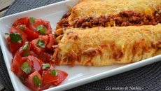Enchiladas au chili con carne gratinés au cheddar