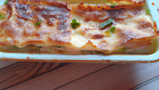 Lasagnes aux poireaux et au lard fumé