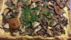 Tourte aux cèpes à la ventrèche et au reblochon