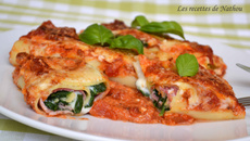 Roulades de lasagnes bolognaise au jambon et épinards, béchamel au parmesan