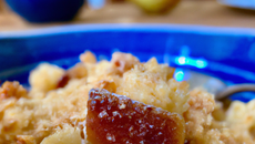 Crumble sucré et salé à la poire au bleu d'Auvergne