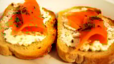 Tartine carré frais et saumon fumé