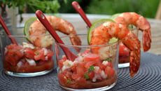 Salsa de tomates et échalotes, gambas marinés aux saveurs créoles