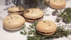 Macarons au chocolat et au thym