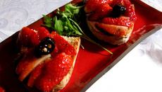 Tartine salée aux fraises