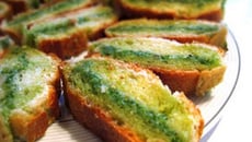 Une tartine...non, une bouchée au pesto !