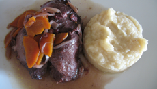 Joues de porc au vin rouge