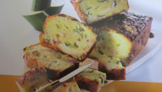 Cake aux courgettes, lardons, chévre