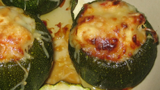 Courgettes rondes farcies aux petits légumes