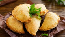 Chaussons aux olives et au chorizo