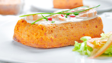 Cake calédonien aux crevettes et au curcuma