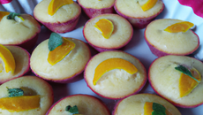 Petits moelleux au citron et aux fruits.