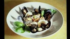 Le riz de Camargue façon 'Risotto' au noir au bouillon de coquillages