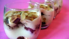 Tiramisu aux Bastognes, framboises et sirop de lavande