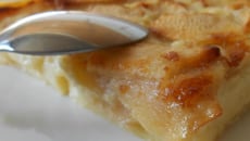 Clafoutis aux pommes parfumées au rhum