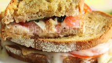 Croque au chèvre et au basilic
