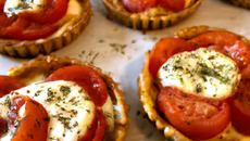 Tartelettes aux tomates et à la mozzarella