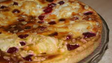 Tarte amandine aux poires et framboises