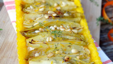 Tarte de polenta aux endives braisées à l'orange