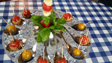 Tomates cerises et grains de raisin blanc au  sésame