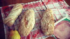 Pains gourmands, nature, poire, chèvre et jambon