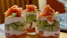 Verrines de saumon, avocat et boursin