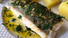 Daurade farcie au beurre persillé et son écrasé de pomme de terre
