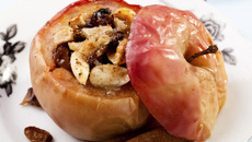 Pommes au four farcies aux raisins secs