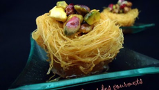 Nids d'oiseaux à la pistache